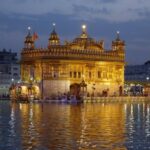 Au Temple d'or d'Amritsar, la communauté sikh offre le gîte et le couvert