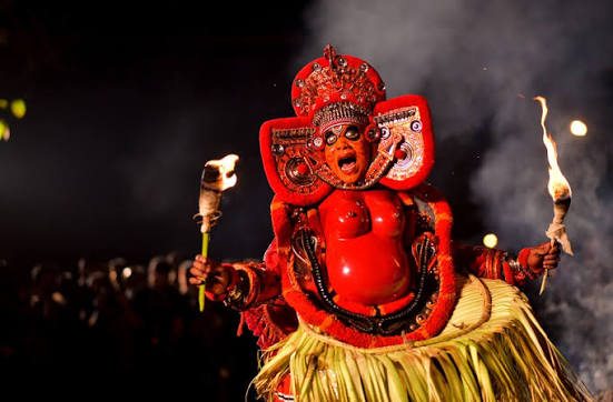 Quand le Kerala entre en transe : assister à un Theyyam sur la côte de Malabar